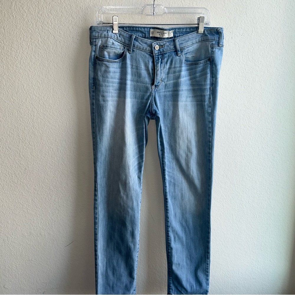 Abercrombie & Fitch Men’s  size 31 Light Blue Jeans